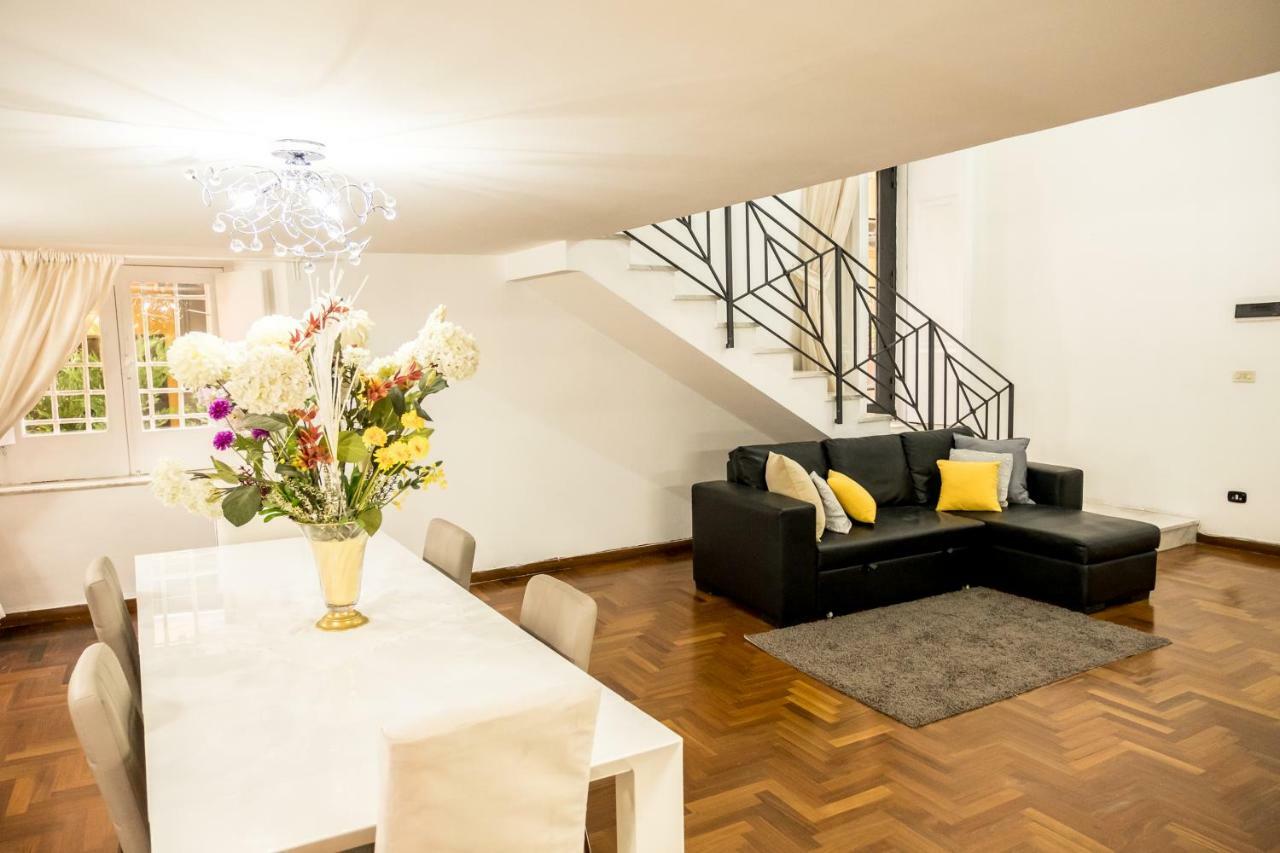 Il Salotto Di Nonna Cornelia 2 Hotel Наполи Екстериор снимка