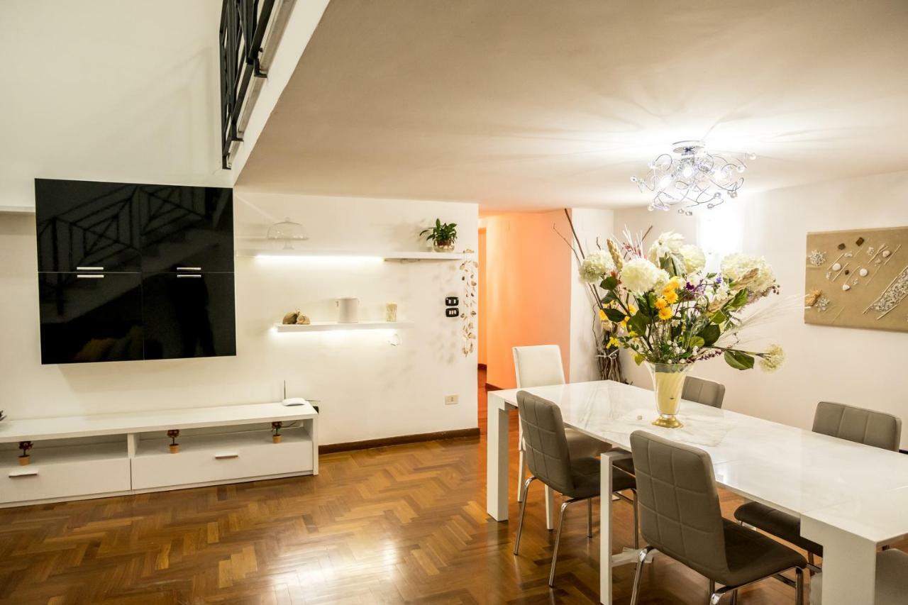 Il Salotto Di Nonna Cornelia 2 Hotel Наполи Екстериор снимка