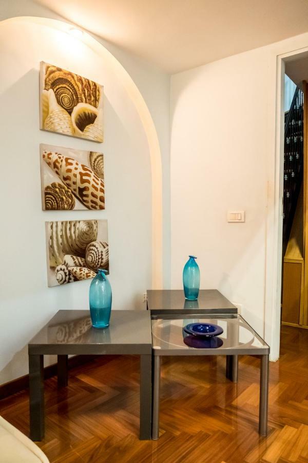 Il Salotto Di Nonna Cornelia 2 Hotel Наполи Екстериор снимка