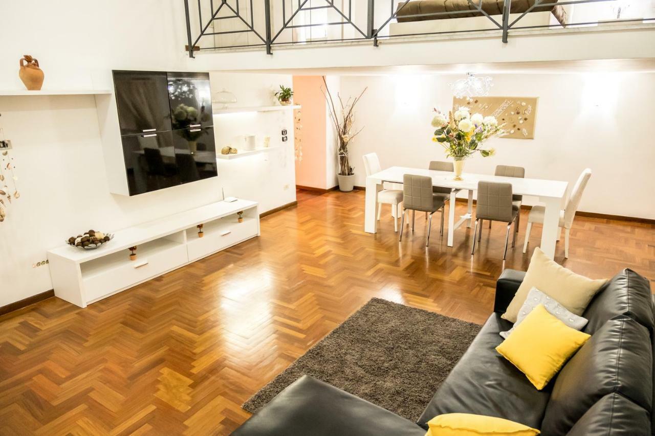Il Salotto Di Nonna Cornelia 2 Hotel Наполи Екстериор снимка