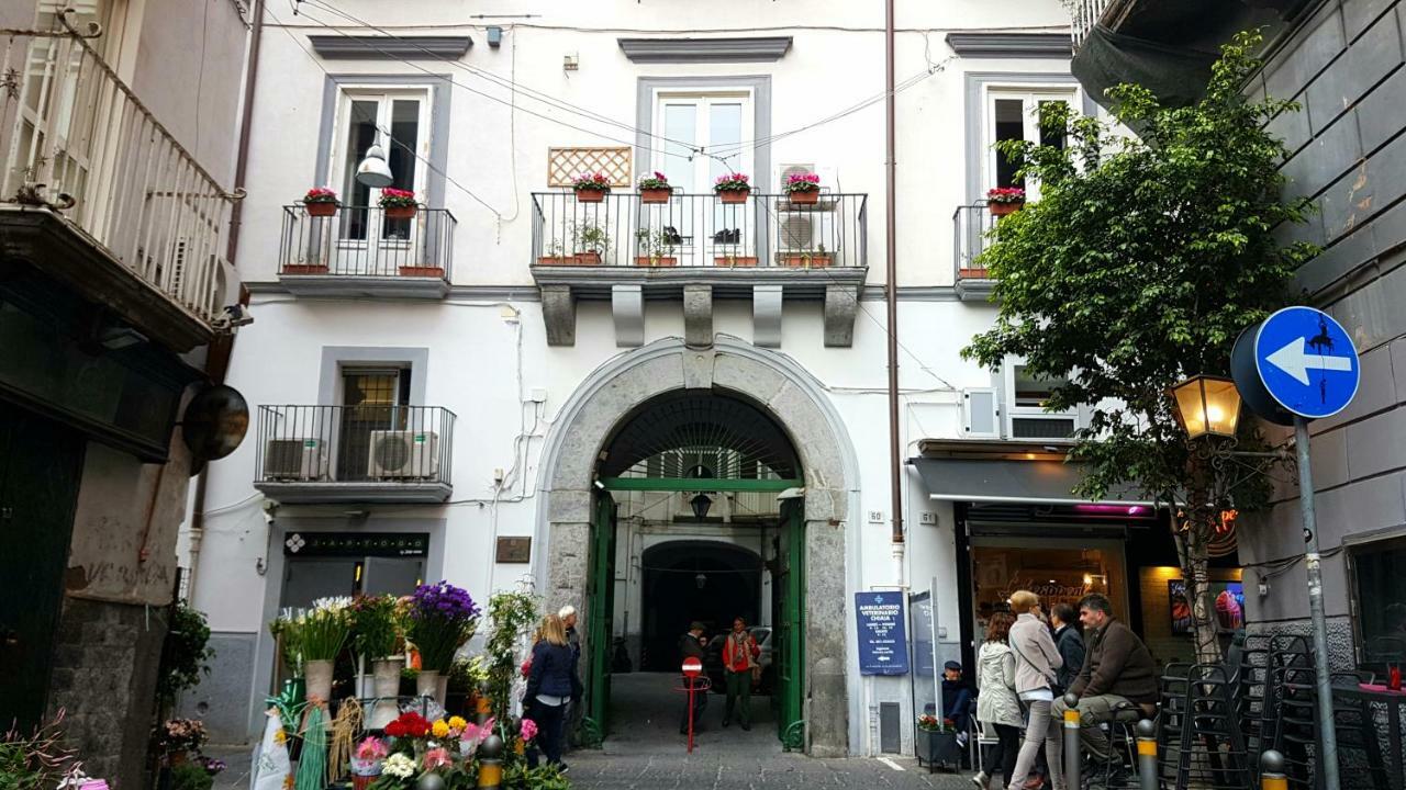 Il Salotto Di Nonna Cornelia 2 Hotel Наполи Екстериор снимка