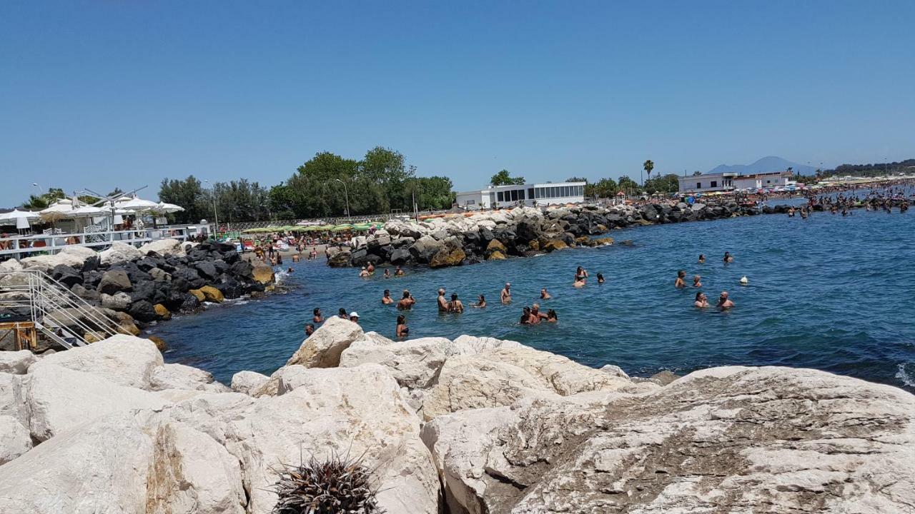 Il Salotto Di Nonna Cornelia 2 Hotel Наполи Екстериор снимка