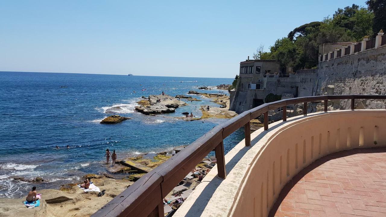 Il Salotto Di Nonna Cornelia 2 Hotel Наполи Екстериор снимка