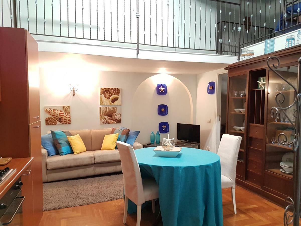 Il Salotto Di Nonna Cornelia 2 Hotel Наполи Екстериор снимка