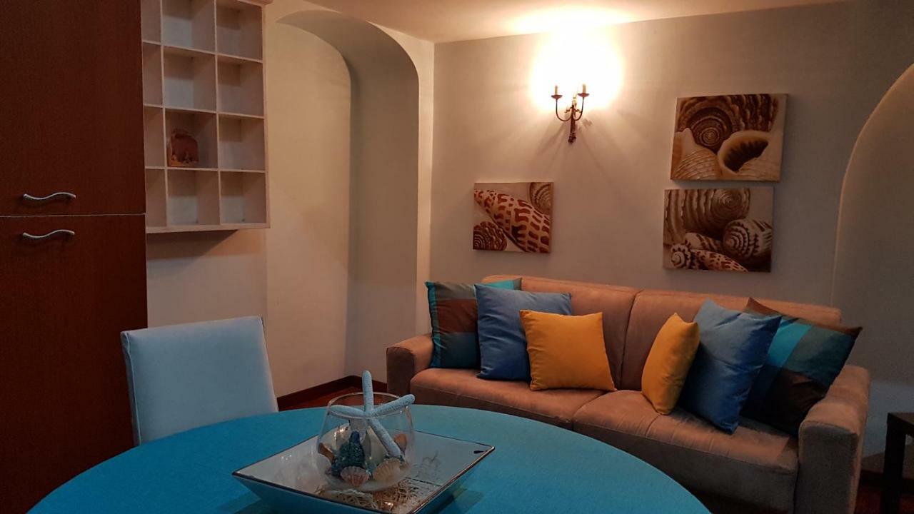 Il Salotto Di Nonna Cornelia 2 Hotel Наполи Екстериор снимка