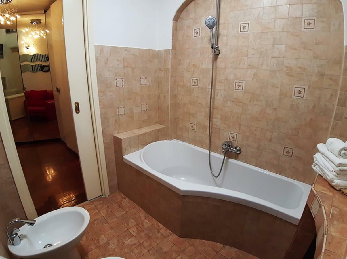 Il Salotto Di Nonna Cornelia 2 Hotel Наполи Екстериор снимка
