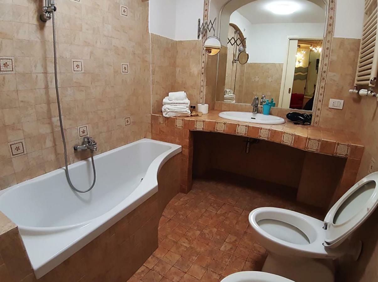 Il Salotto Di Nonna Cornelia 2 Hotel Наполи Екстериор снимка